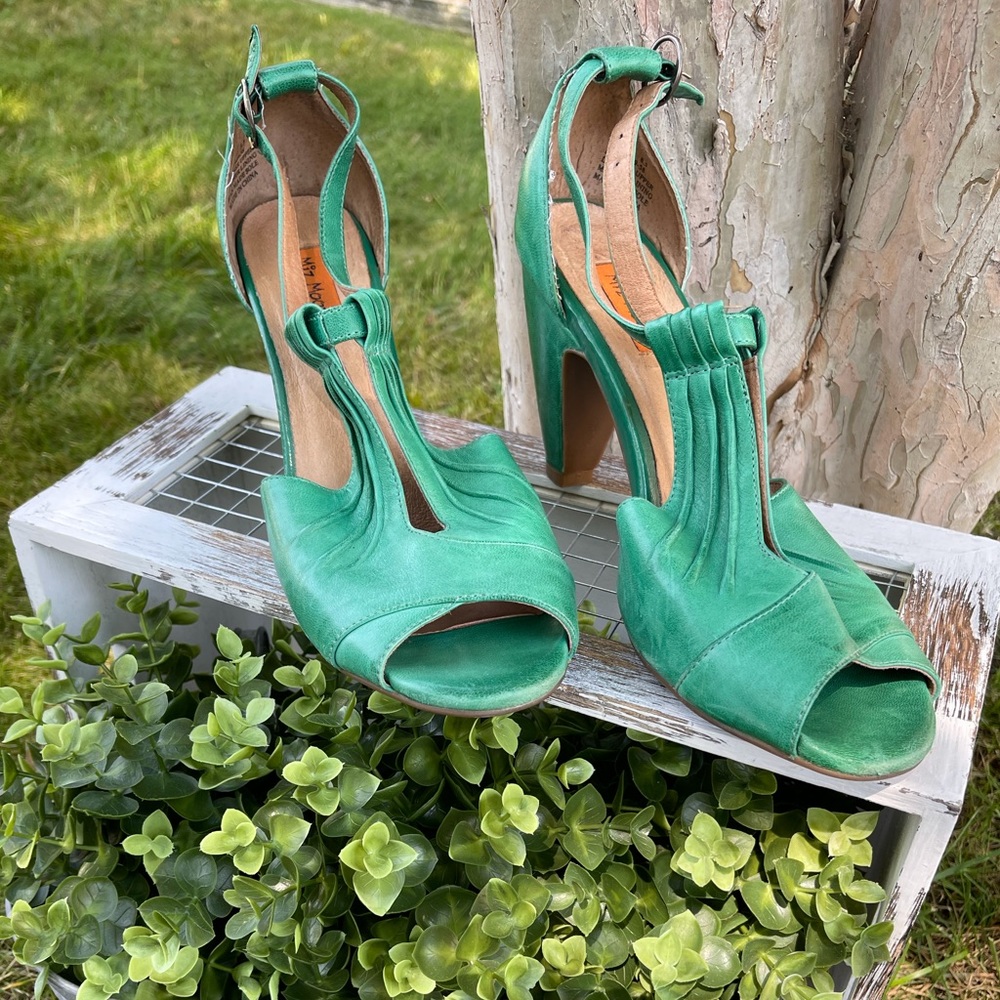 Mix Mooz green sandals 👡 size 8.5